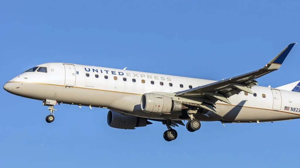 Volaris, United Express Aircraft Narrowly Avoided Collision After Takeoff at Houston
