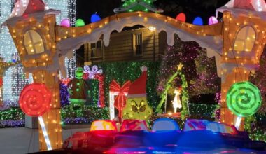 Preston Hollow Christmas Lights Fiasco Escalates With Neighborhood Blockade