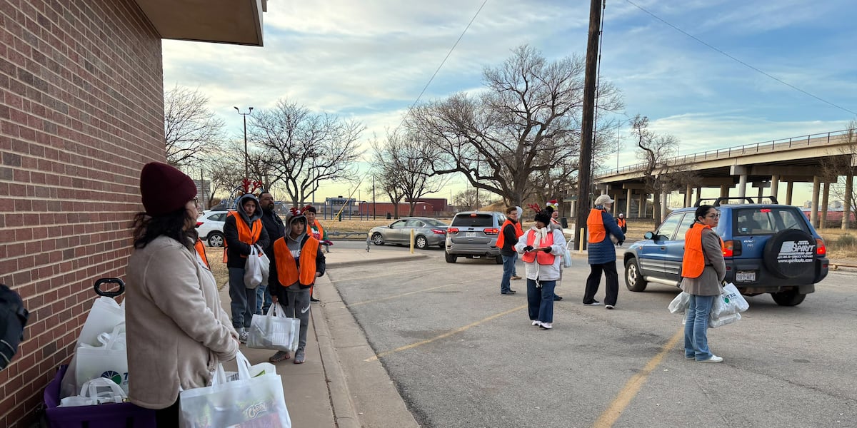 Lubbock organizations give away 300 turkeys to families in need