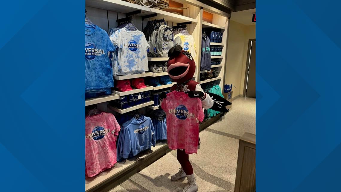Flour Bluff mascot makes Citrus Bowl debut with help from mom