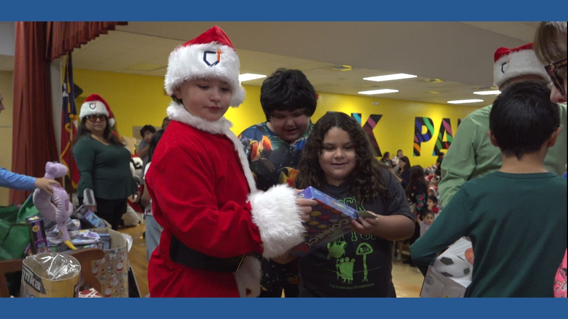 Nate’s next kid up toy giveaway brings Christmas joy to Oak Park students
