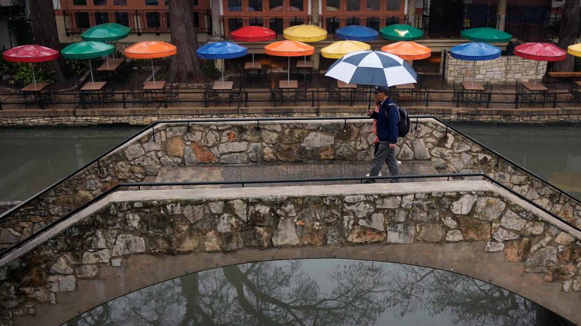 Cold, rainy conditions return to San Antonio Thursday morning