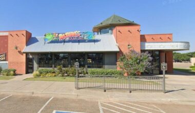 Why Did Razzoos Cajun Cafe Close In Lubbock, Texas?