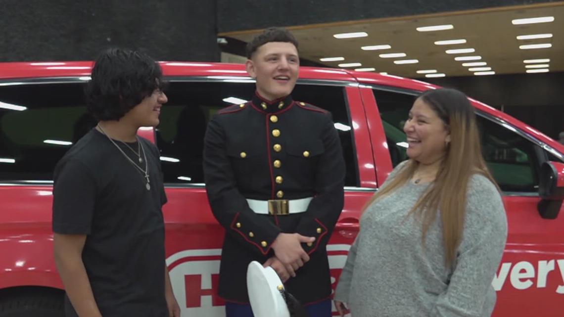 Marine surprises family with emotional homecoming at HEB Feast of Sharing