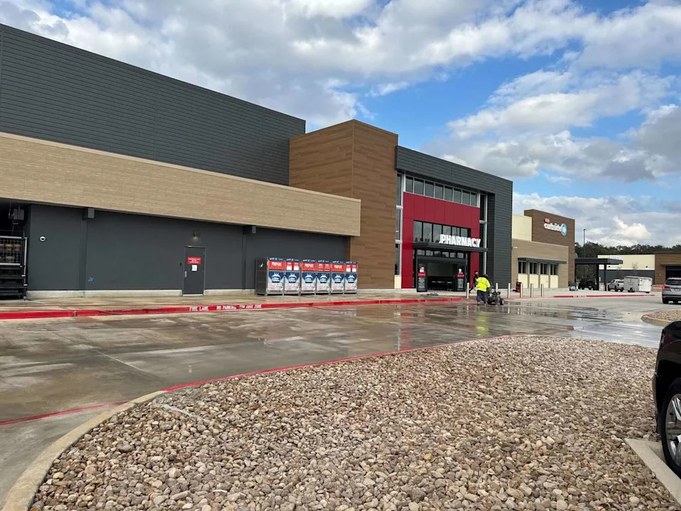 New H-E-B location off Culebra Road and Highway 211 is set to open January 7, 2026. (Melanie Love Salazar/MySA)