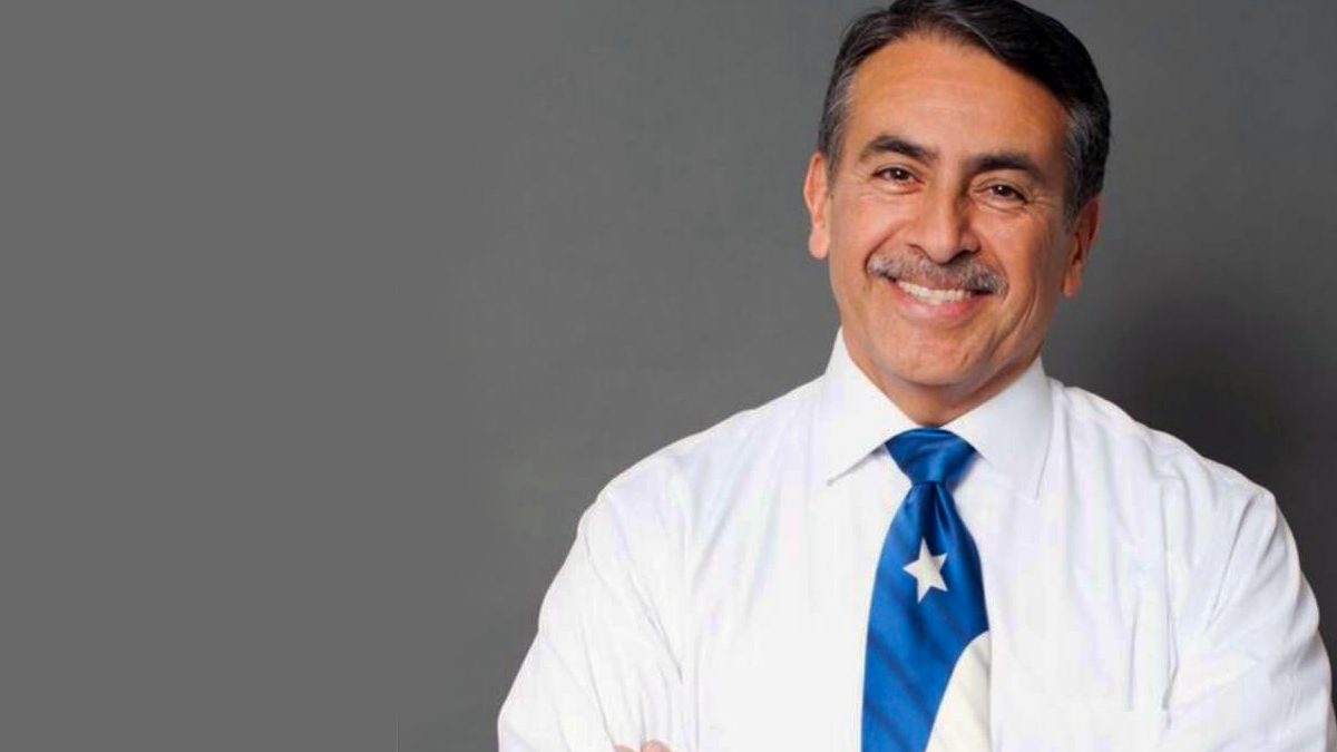 A picture of Henry Rivera