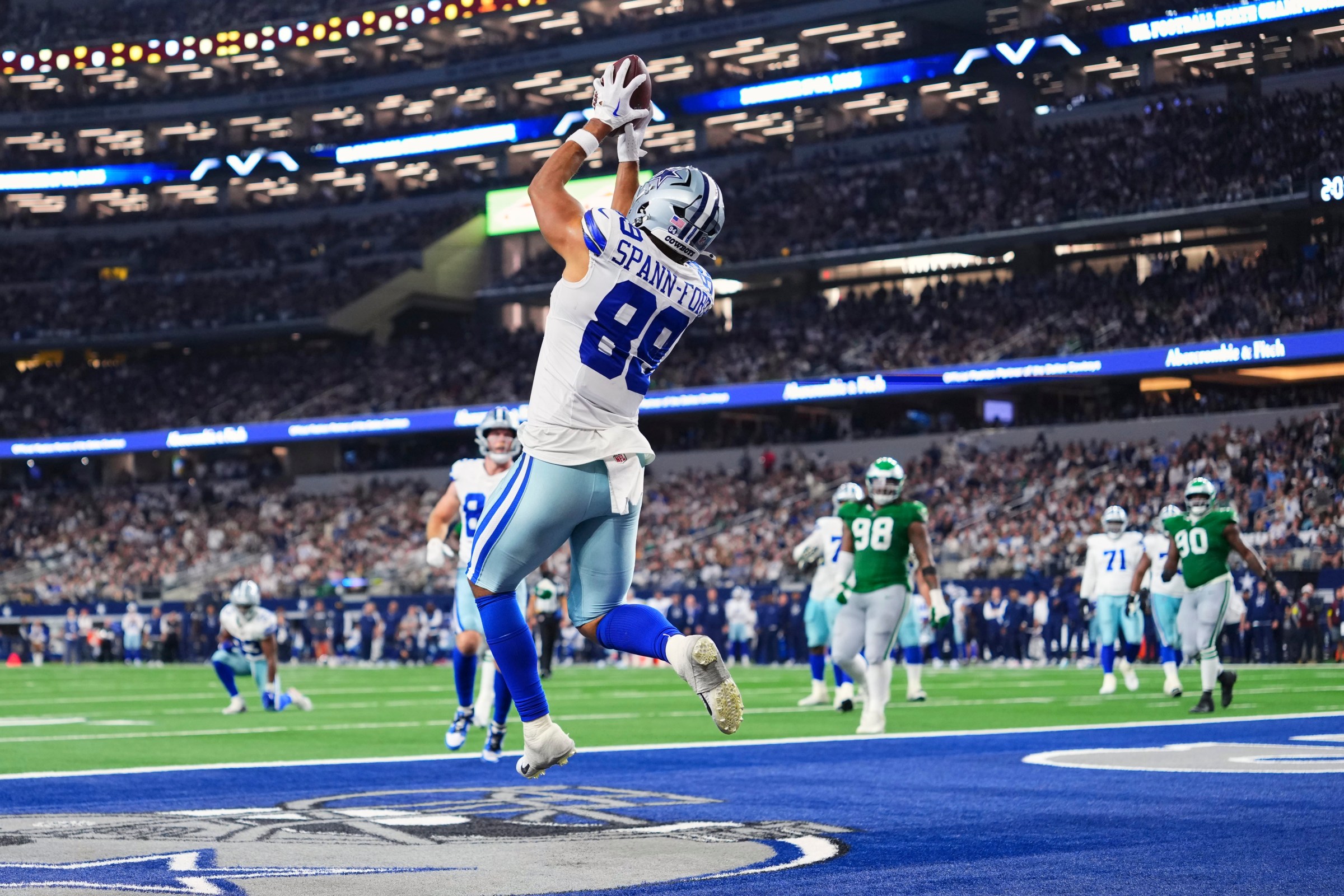 ARLINGTON, TX - NOVEMBER 23: Brevyn Spann-Ford #89 of the Dallas Cowboys scores a touchdown against the Philadelphia Eagles during the second half of an NFL football game at AT&T Stadium on November 23, 2025 in Arlington, Texas. (Photo by Cooper Neill/Getty Images)