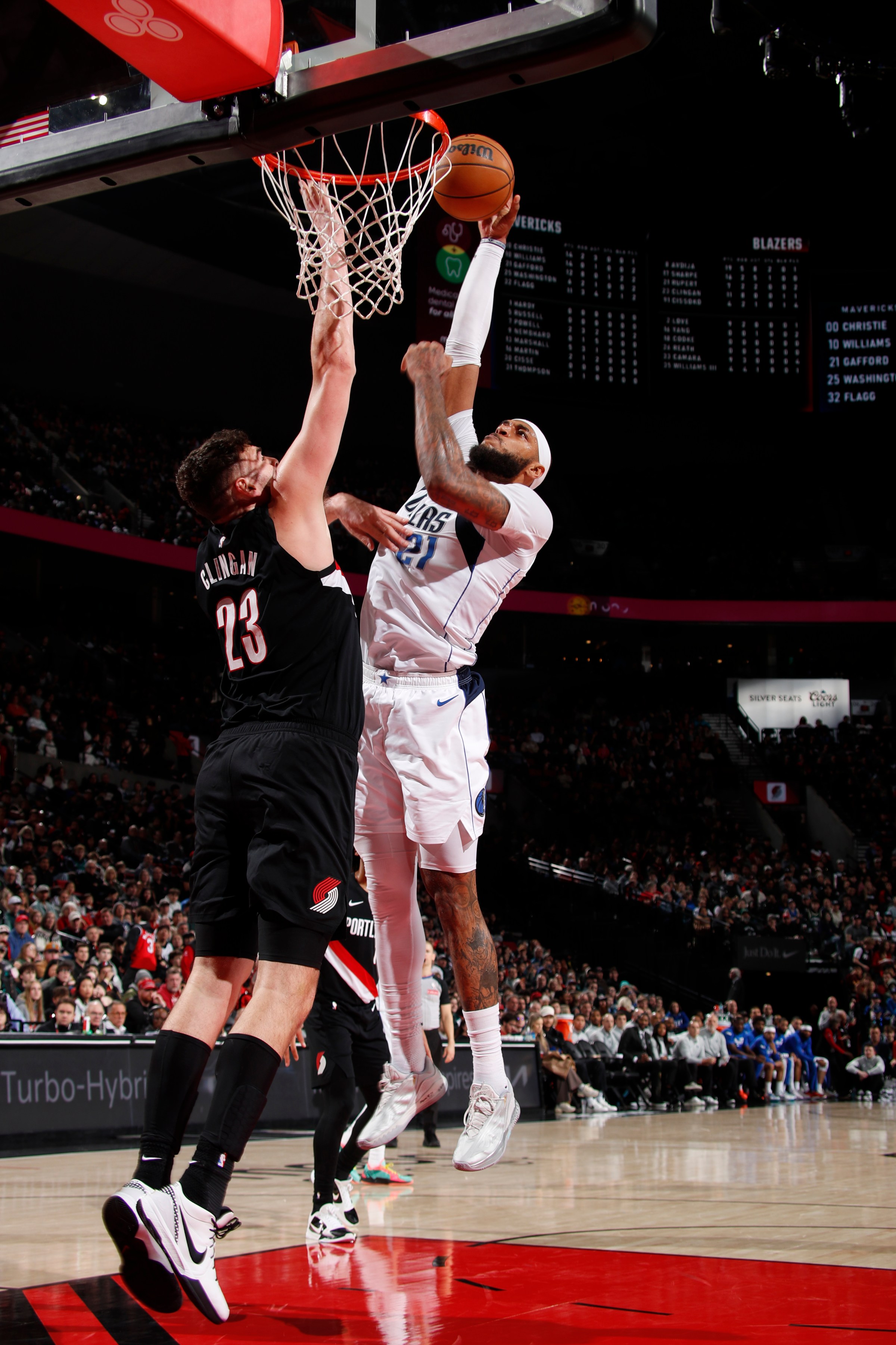 PORTLAND, OR - DECEMBER 29: Daniel Gafford #21 of the Dallas Mavericks drives to the basket during the game against the Portland Trail Blazers on December 29, 2025 at the Moda Center Arena in Portland, Oregon. NOTE TO USER: User expressly acknowledges and agrees that, by downloading and or using this photograph, user is consenting to the terms and conditions of the Getty Images License Agreement. Mandatory Copyright Notice: Copyright 2025 NBAE (Photo by Cameron Browne/NBAE via Getty Images)