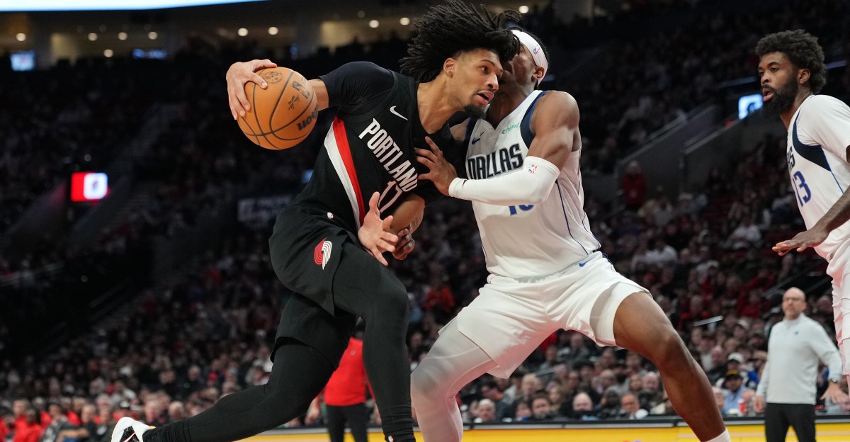 Blazers Eke Out Win over Mavericks