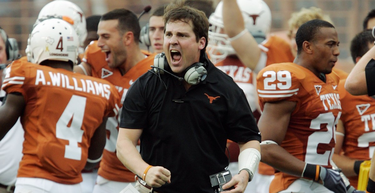 Texas fires Pete Kwiatkowski, Duane Akina, hires Will Muschamp as DC