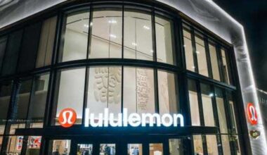 lululemon opens Highland Village flagship with in-store cafe