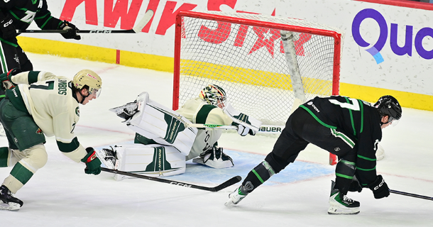 MERCER, IOWA EXTEND WIN STREAKS TO THREE IN 4-1 VICTORY OVER TEXAS