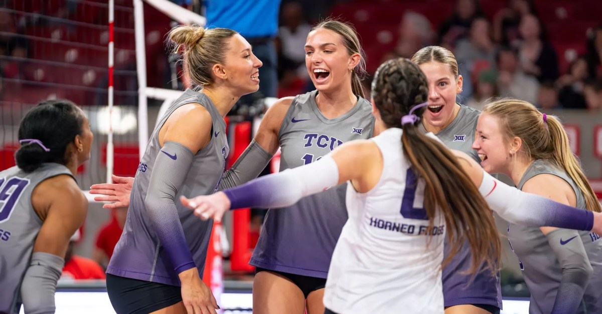 Women’s Volleyball: No. 20 TCU caps off regular season with four-set win over Houston