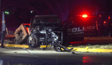 Houston police officers injured in crash in Midtown after car runs stop sign
