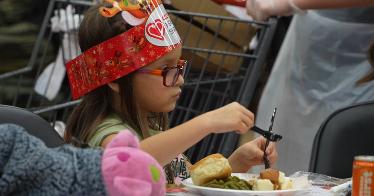 HEB hands out holiday meals at 37th annual Feast of Sharing at Hilliard Center