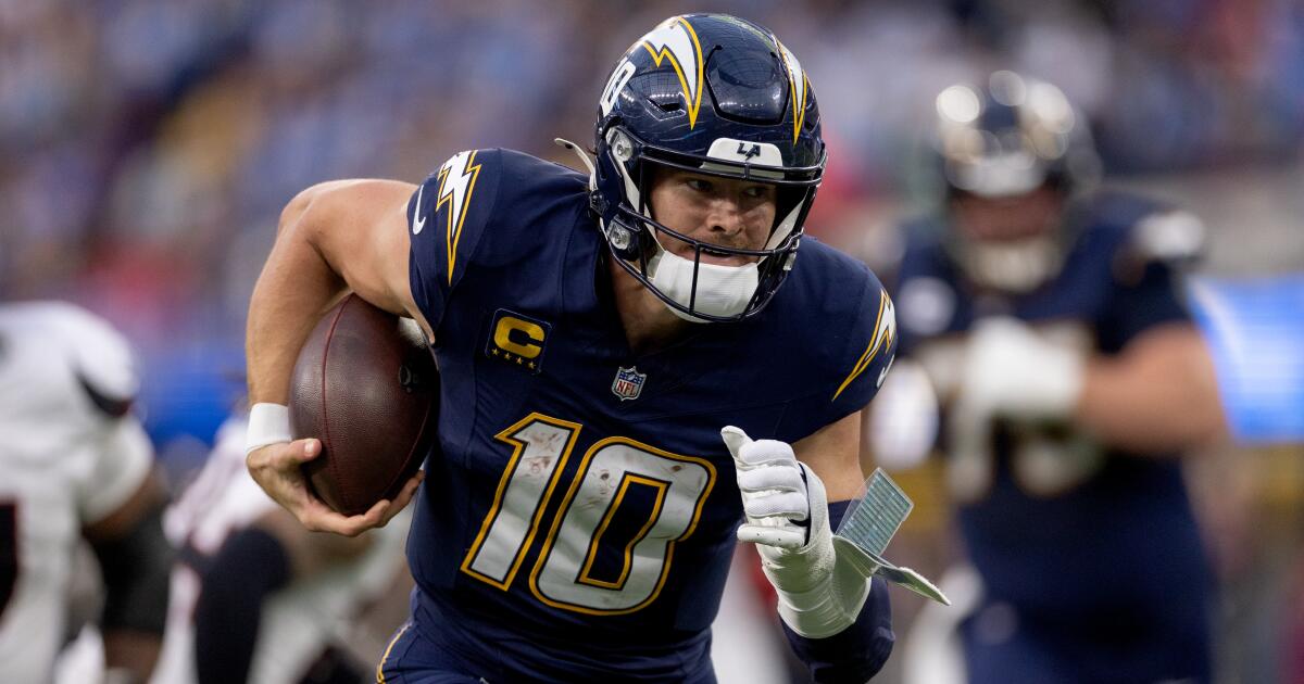 Chargers' AFC West title hopes shattered in loss to Houston Texans