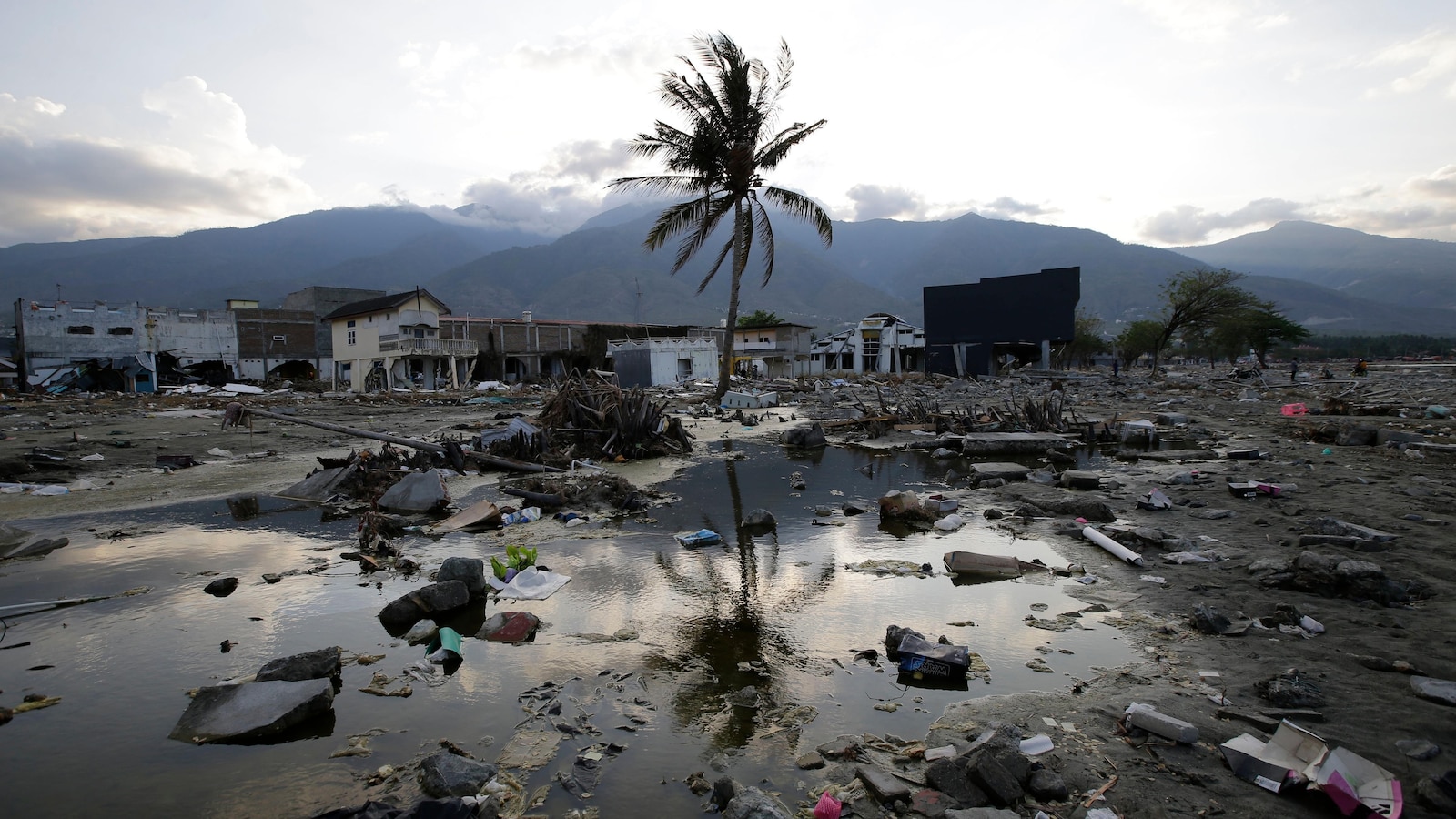 Released 911 calls reveal desperate pleas and tragic outcomes during Texas Hill Country flood
