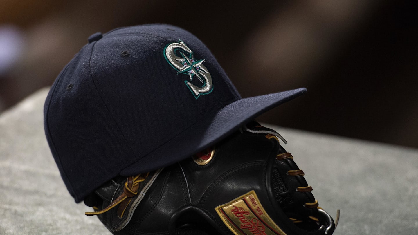 Mariners Sign 17-Year-Old Star Outfielder With 5-Tool Potential