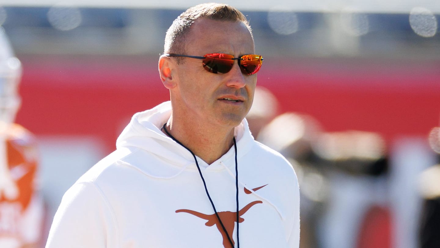 Former Texas Longhorns OL Commits to SEC Rival