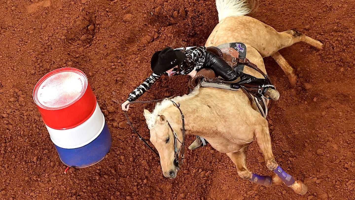 2025 NFR Barrel Racing Rookie Dominates Bracket 2 in Fort Worth, Texas