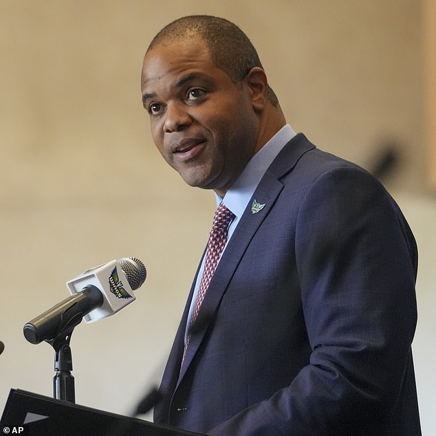 Locals blame AT&T's pullout on City Hall, including Mayor Eric Johnson, as local officials failed to correctly manage the downtown area, leading to public safety and quality of life issues