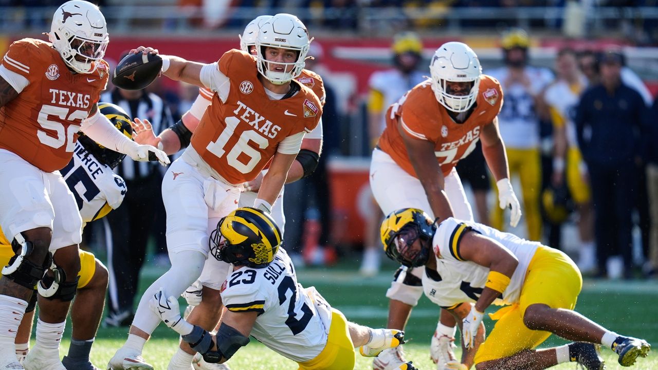 Manning uses arm and legs to lead No. 14 Texas to a 41-27 Citrus Bowl win over No. 18 Michigan
