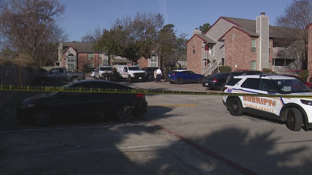 Girlfriend finds man fatally shot outside east Houston apartment, officials say