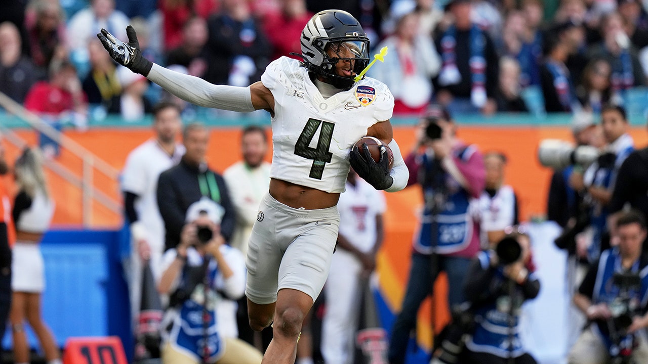 College Football: Oregon shuts out Texas Tech to win the Orange Bowl