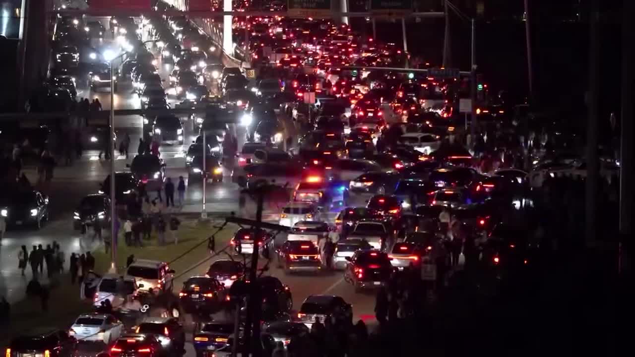 Dallas highways turn into illegal parking lots for New Year’s fireworks