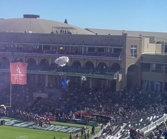 Parachutist crashes before Armed Forces Bowl between Texas State, Rice