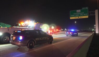 Two Houston firefighters, driver injured in Gulf Freeway crash, police say