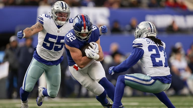 New York Giants tight end Daniel Bellinger (82) carries the...
