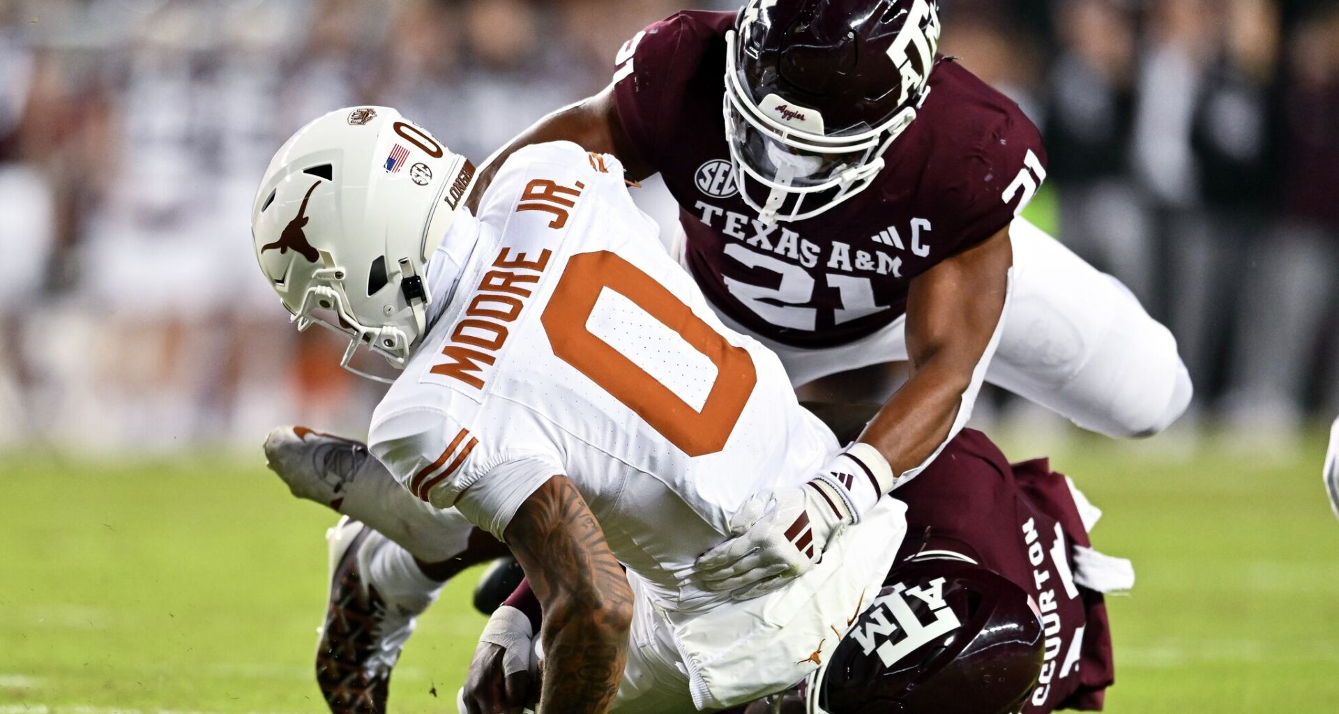 LB Taurean York declares for 2026 NFL draft