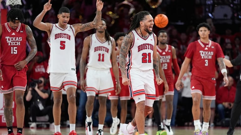 Houston guard Emanuel Sharp (21) and center Chris Cenac Jr....