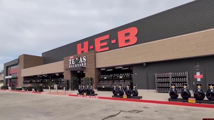 H-E-B opens new store in northwest Bexar County