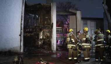 Dallas firefighter injured in overnight apartment fire