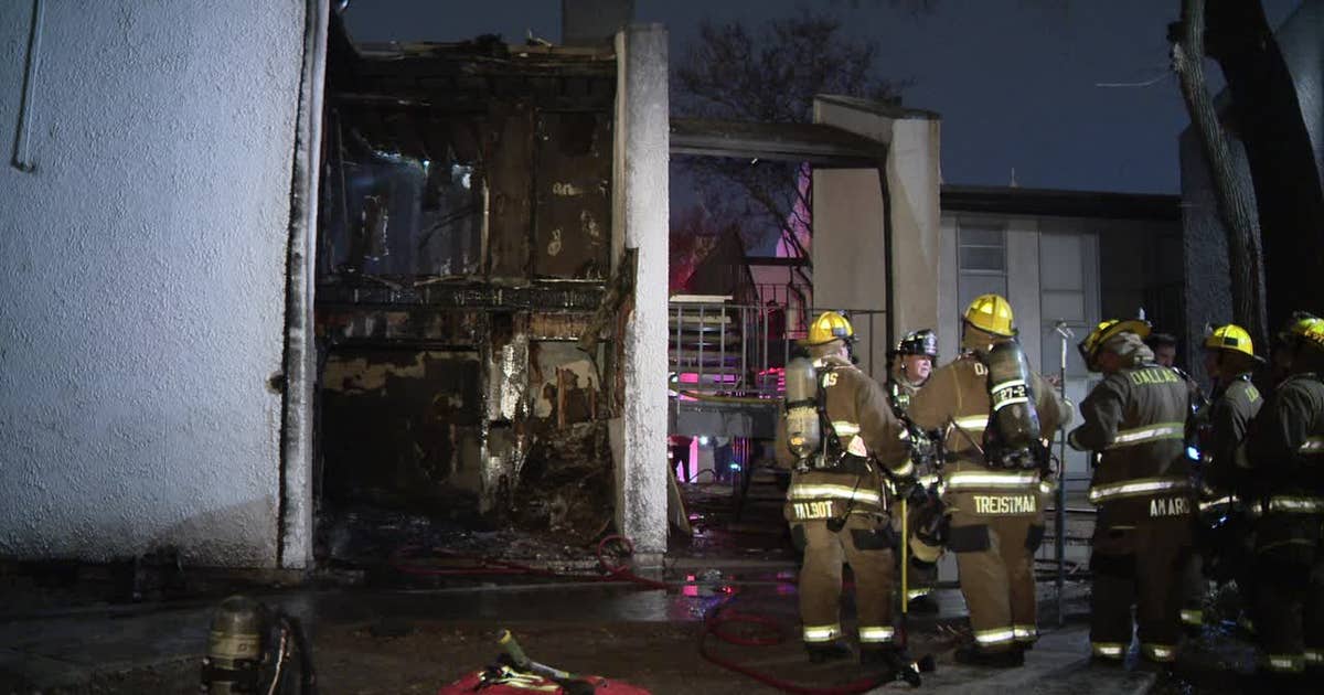 Dallas firefighter injured in overnight apartment fire