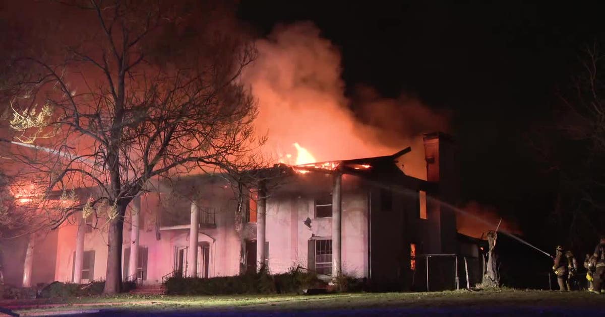 Fire destroys vacant home near Cockrell Hill