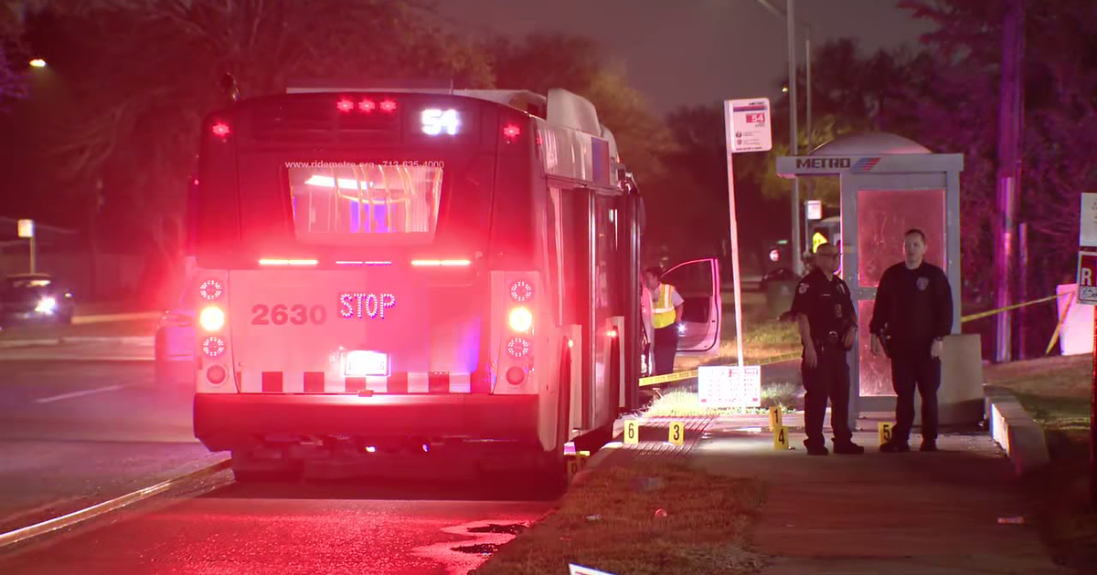 Houston shooting: 2 suspects fire shots at each other near METRO bus stop