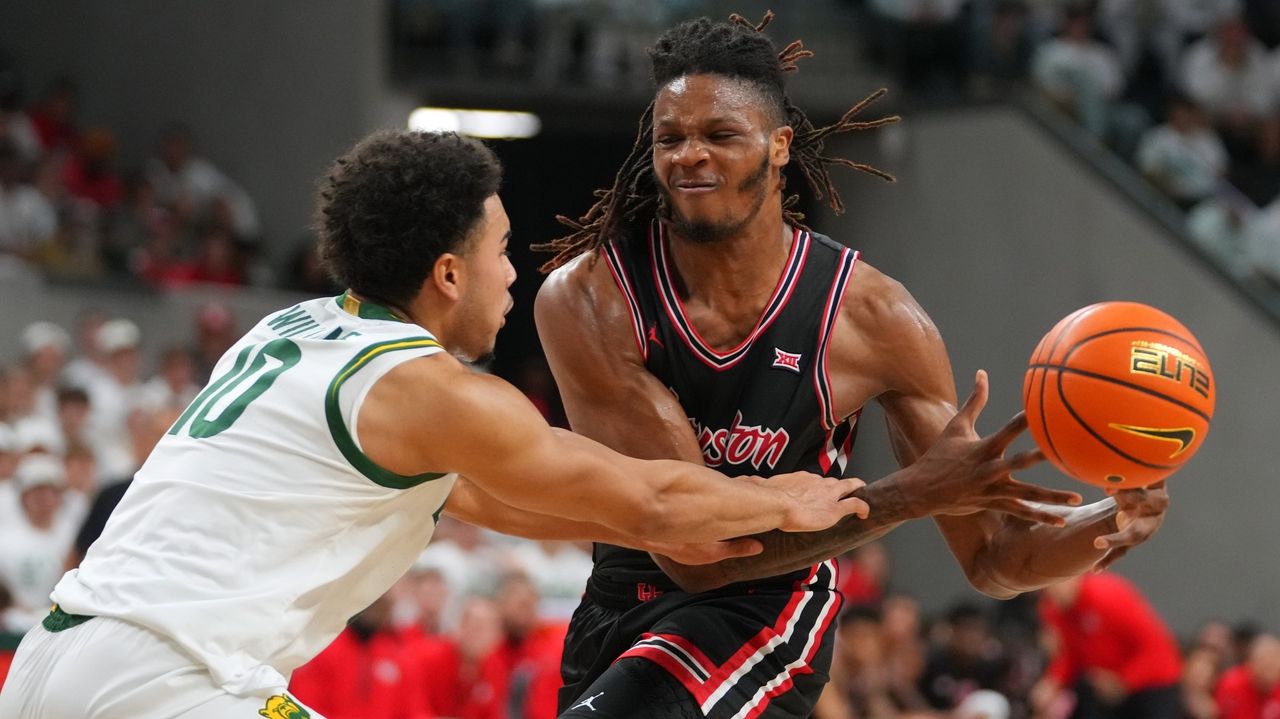 No. 7 Houston wins school-record 16th consecutive road game in 77-55 win at Baylor