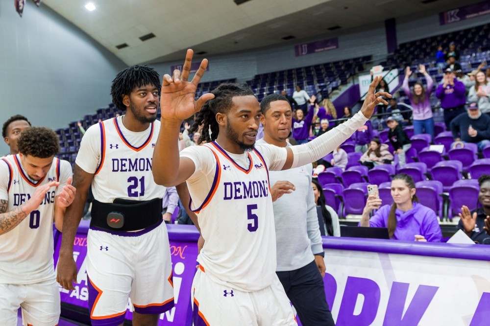 Thomas' buzzer-beater lifts Northwestern State past A&M Corpus Christi – Crescent City Sports