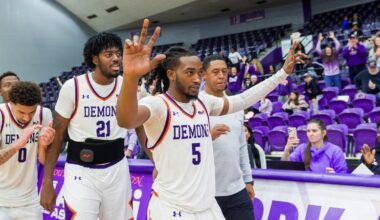 Thomas beats buzzer as Demons stun Islanders