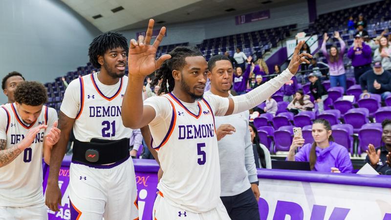 Thomas beats buzzer as Demons stun Islanders