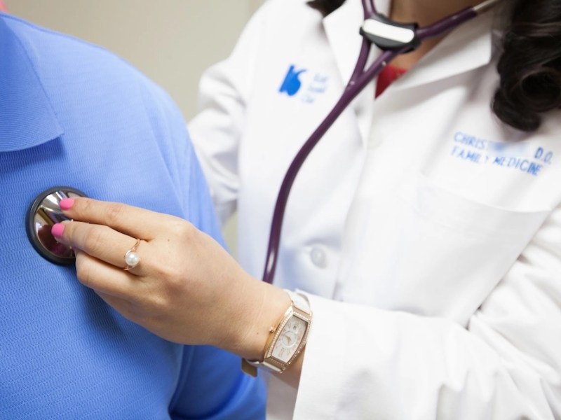 Texas, facing doctor shortage, eases path for foreign-trained physicians