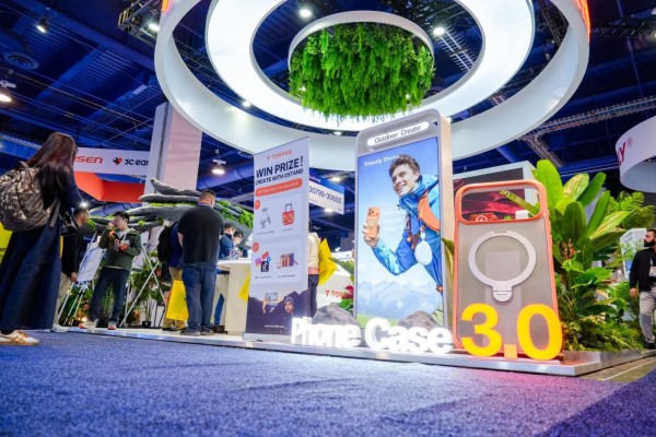 TORRAS Showcases “Creative Rainforest” Booth at CES 2026 and Receives Yanko Design Award for Innovative Phone Case