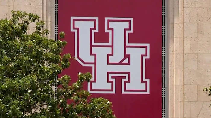 Woman on UH campus robbed at gunpoint, forced to send CashApp transaction by masked robber