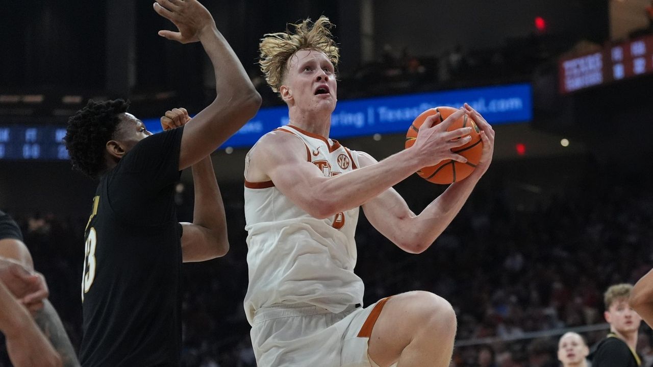 Texas hands No. 10 Vanderbilt its first loss of the season with a dominant 80-64 win