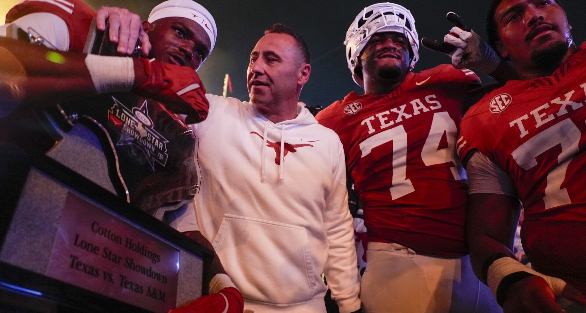 Texas football lands coveted OT Melvin Siani