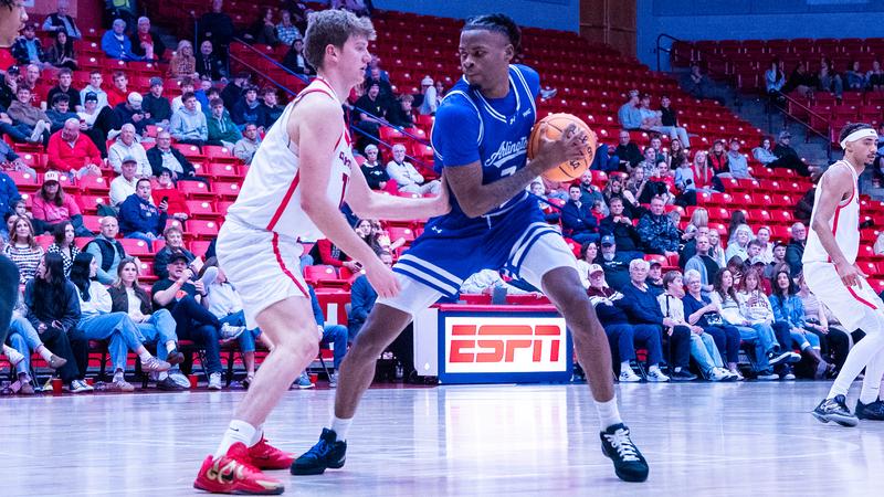 MBB: Mavs Move into First-Place-Tie, Win Fourth Straight