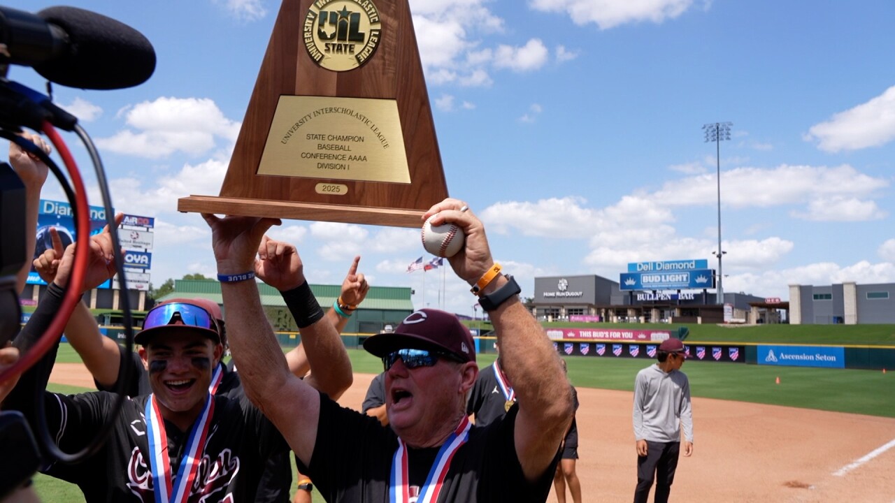 Calallen baseball head coach Steve Chapman